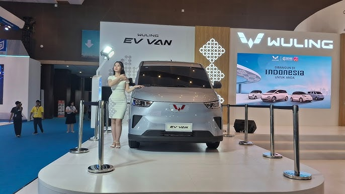 Mobil Listrik Komersial Pertama di PEVS 2025.